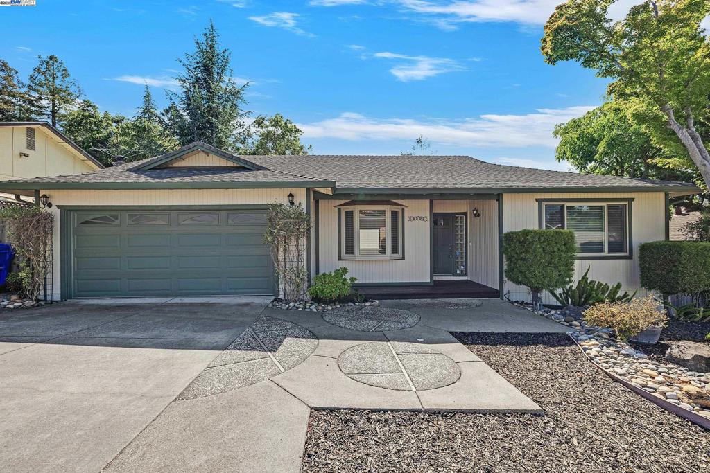2207 Dexter Ct.