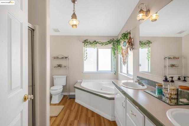 16711 Marsh Creek Rd, Clayton CA: https://media.crmls.org/mediaz/8c60e863-eff9-4c9a-bd88-ad82ca818d2b.jpg