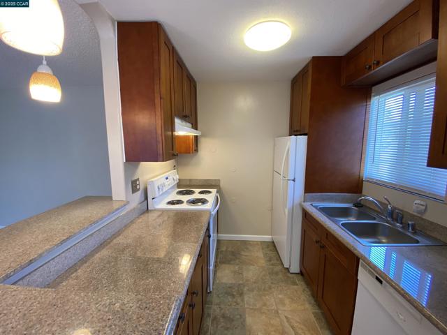 2118 Peppertree Way, Antioch CA: https://media.crmls.org/mediaz/8c6120bd-01b5-4f63-b0bf-0b063d12c82b.jpg