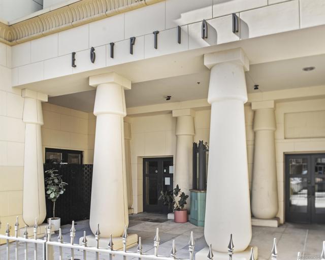 3812 Park Blvd, San Diego CA: https://media.crmls.org/mediaz/8c6122b6-e6ce-4f56-8369-14b7071a114d.jpg