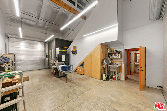20605 Cheney Drive, Topanga CA: https://media.crmls.org/mediaz/8c621380-7ea8-4322-b662-59492e9eb621.jpg