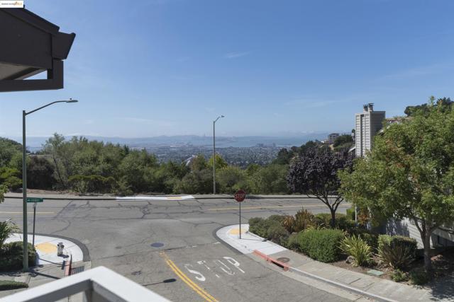 1881 Grand View Drive, Oakland CA: https://media.crmls.org/mediaz/8c629bac-31d7-479c-8c06-9353827e04cb.jpg