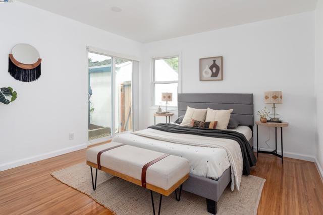 10906 Reposo Dr, Oakland CA: https://media.crmls.org/mediaz/8c633e6f-8322-42cf-a61a-5c16b74cf691.jpg
