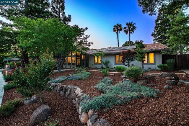 3180 Arbolado Dr, Walnut Creek CA: https://media.crmls.org/mediaz/8c638506-d9f2-4f8d-abd0-5a56d79140e9.jpg