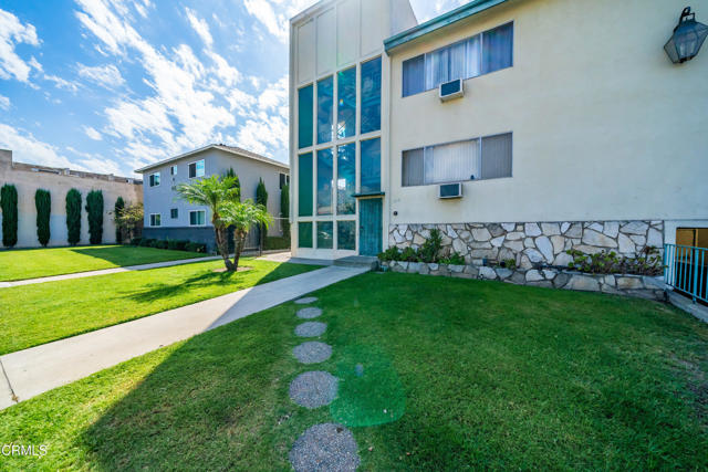 Detail Gallery Image 2 of 27 For 214 E Chevy Chase Drive Dr, Glendale,  CA 91205 - – Beds | – Baths