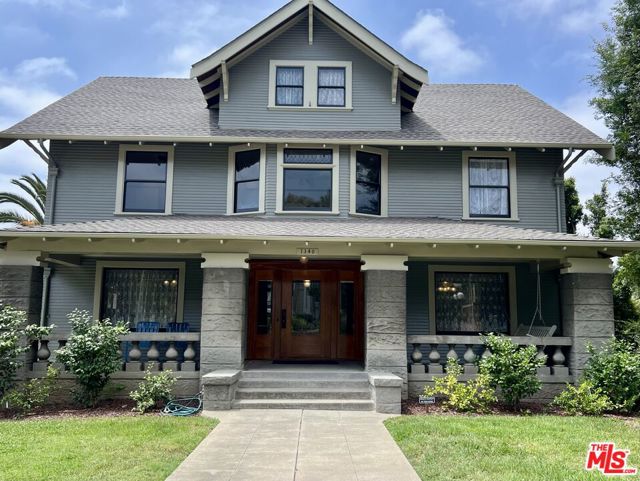 1340 Carroll Avenue, Los Angeles CA: https://media.crmls.org/mediaz/8c63cbc8-beac-4269-bb30-53c2fba6112e.jpg