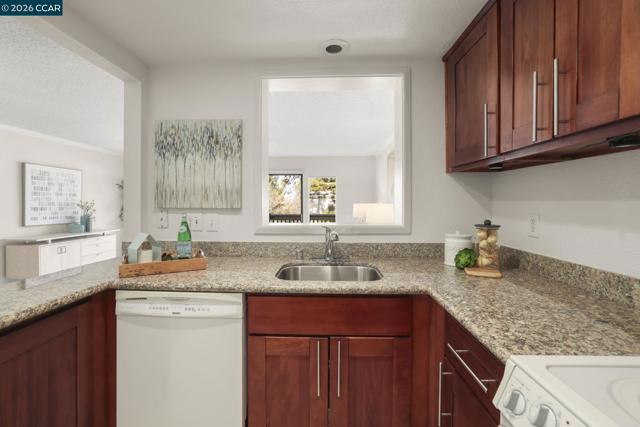 1525 Canyonwood Ct, Walnut Creek CA: https://media.crmls.org/mediaz/8c63d99e-b87e-477a-a795-2d9d6297097d.jpg