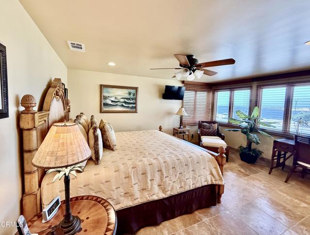 268 Sunset Drive, Oxnard CA: https://media.crmls.org/mediaz/8c641d3e-1765-4ad2-9c08-eaf1aaa67e10.jpg