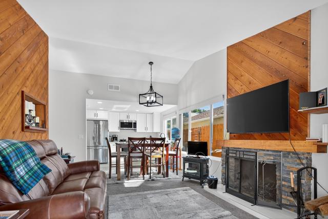 Image 2 of 26 For 1461 Autumn Woods Pl.