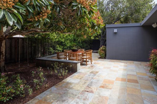 801 Talisman Drive, Palo Alto CA: https://media.crmls.org/mediaz/8c644242-dbc6-462d-b3ce-052e09b77113.jpg