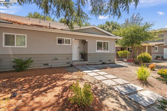 164 Gilbert Ct, Martinez CA: https://media.crmls.org/mediaz/8c645cc2-b2a5-40ab-8d9a-ccda18d053ed.jpg