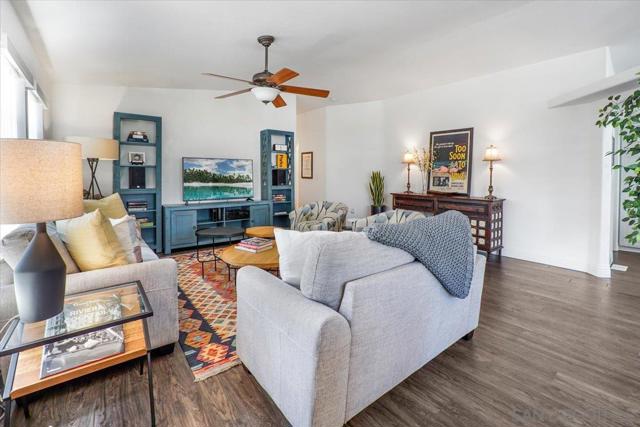 7241 San Luis St, Carlsbad CA: https://media.crmls.org/mediaz/8c646400-9159-4f5b-a4a9-3fbff45f578c.jpg