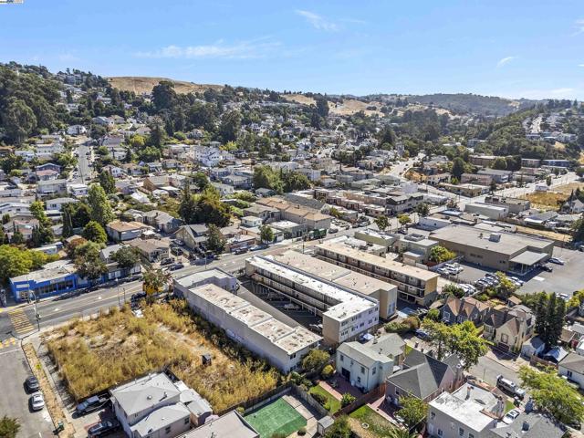 7975 MacArthur Blvd, Oakland CA: https://media.crmls.org/mediaz/8c64777c-1797-4028-a42a-108bb50dcd6a.jpg