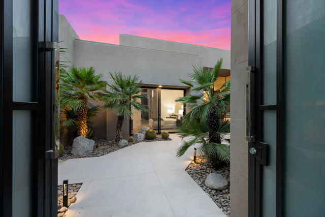 160 Kiva Drive, Palm Desert CA: https://media.crmls.org/mediaz/8c6644b1-9c82-42bd-b5c1-02e641a148c8.jpg