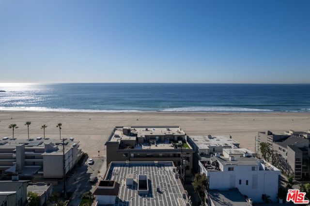 1 Northstar Street, Marina del Rey CA: https://media.crmls.org/mediaz/8c665c95-3b5d-4ccc-be0b-9c1630e0a379.jpg