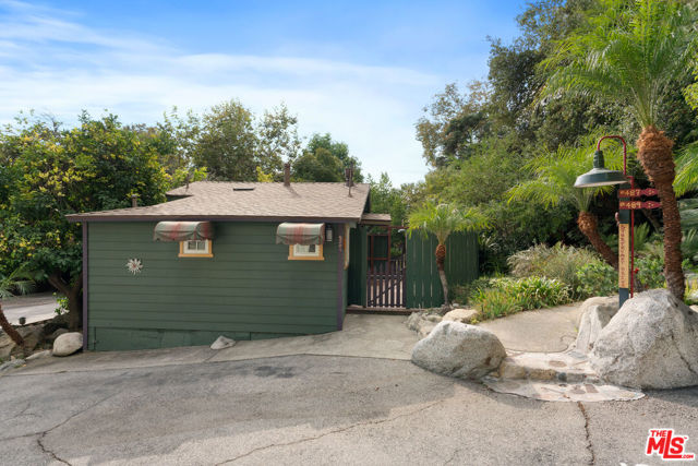 483 Sturtevant Drive, Sierra Madre CA: https://media.crmls.org/mediaz/8c6684e9-0c6f-47c6-bd17-971a9bb3a24b.jpg