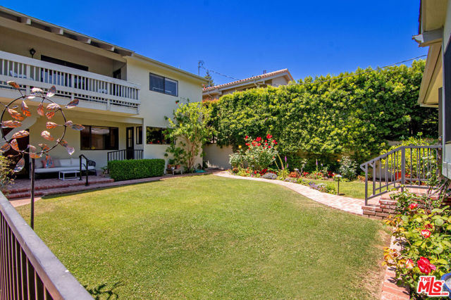745 25th Street, Santa Monica CA: https://media.crmls.org/mediaz/8c669ab2-683b-479a-9fa4-f79e4bf362fd.jpg