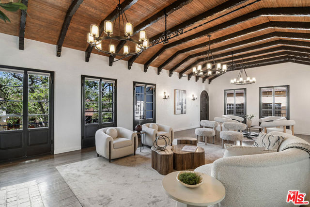 336 N Orange Drive, Los Angeles CA: https://media.crmls.org/mediaz/8c66effa-5d91-4c63-bdb7-7a0ea33be538.jpg