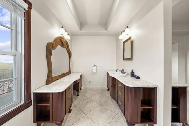 Image 39 of 75 For 39480 Norbro Court