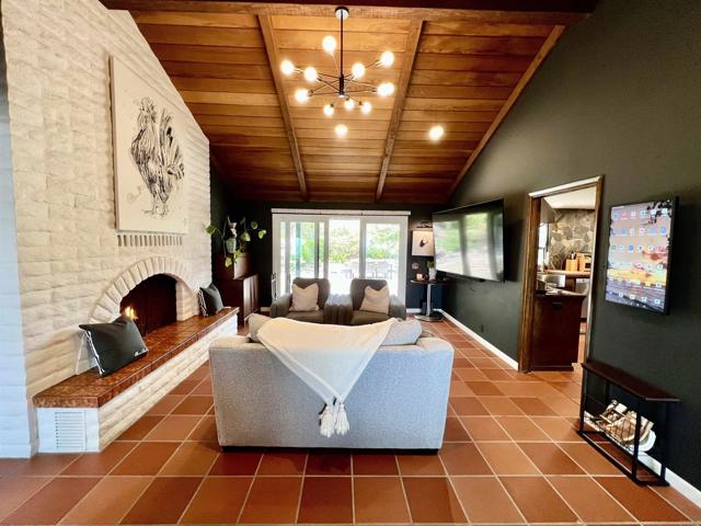 2073 Elevado Rd, Vista CA: https://media.crmls.org/mediaz/8c67458e-8711-4af8-a180-722f4c246d2f.jpg