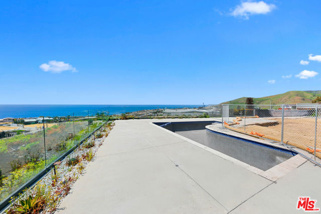 3530 Shoreheights Drive, Malibu CA: https://media.crmls.org/mediaz/8c6779ba-9fcc-4b63-92c3-529bc0b304bd.jpg