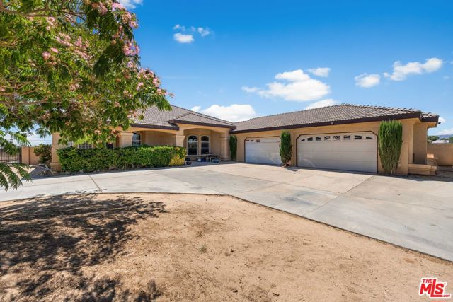 42094 W 21st Street, Lancaster CA: https://media.crmls.org/mediaz/8c67a724-ea87-434a-aa64-7351edbb95e4.jpg