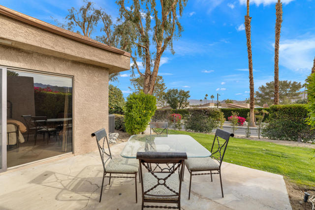 48980 Wildwood Lane, Palm Desert CA: https://media.crmls.org/mediaz/8c67c755-b88a-4648-95c6-11b575b10d7a.jpg