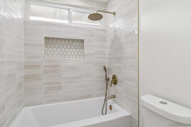 664 Crescent Dr, Chula Vista CA: https://media.crmls.org/mediaz/8c686070-bc28-46b2-b516-31cf5ee90b00.jpg