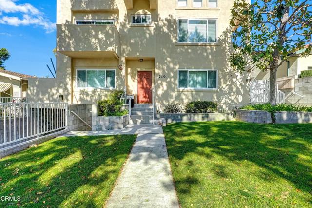 Detail Gallery Image 4 of 43 For 719 E Tujunga #B,  Burbank,  CA 91501 - 3 Beds | 2/1 Baths