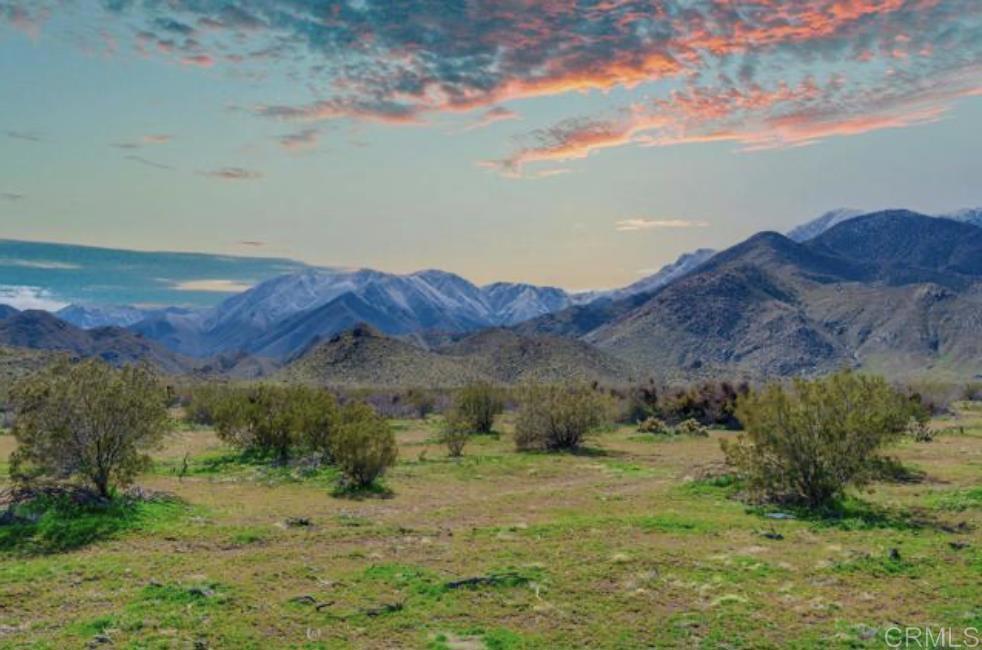https://media.crmls.org/mediaz/8c68e038-5233-4c88-a235-728d85cb836c.jpg?preset=X-Large