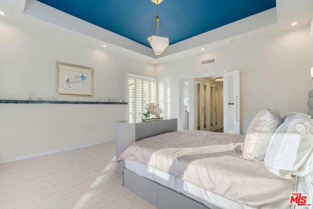 10100 Empyrean Way, Los Angeles CA: https://media.crmls.org/mediaz/8c6987e9-22c3-43eb-a50b-936f0aa3bb35.jpg