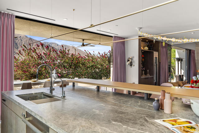 427 N Avenida Caballeros, Palm Springs CA: https://media.crmls.org/mediaz/8c69de00-5e77-48d6-b5e5-d84b79c7b213.jpg