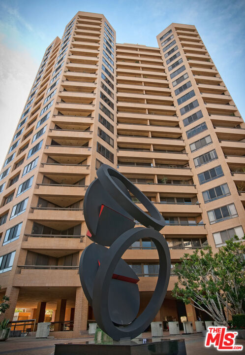 10430 Wilshire Boulevard, Los Angeles CA: https://media.crmls.org/mediaz/8c69fc7f-da91-4dbd-b72f-29ac0222b57d.jpg