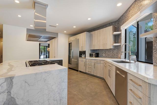 Detail Gallery Image 8 of 22 For 410 Milagrosa Cir, Chula Vista,  CA 91910 - 5 Beds | 4/1 Baths