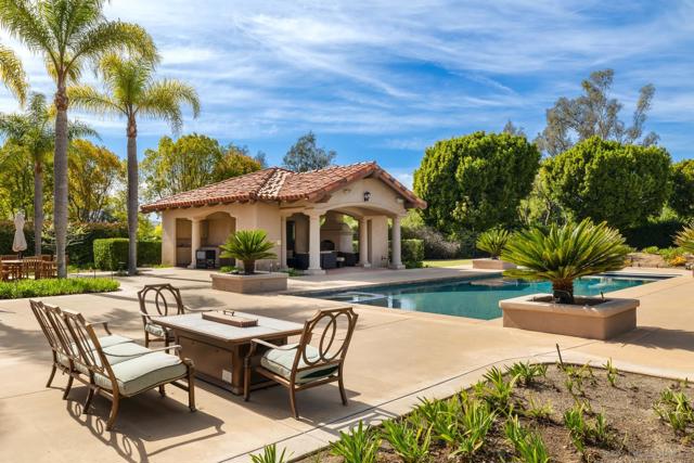 18050 Rancho La Cima Corte, Rancho Santa Fe CA: https://media.crmls.org/mediaz/8c6a7101-10bd-4c97-8db1-0ee8078750f0.jpg