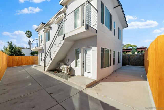 Image 2 of 26 For 322 Pardee St