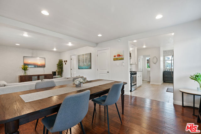 1301 S Hudson Avenue, Los Angeles CA: https://media.crmls.org/mediaz/8c6be607-8a2f-411d-9966-9f2ff879cfb2.jpg