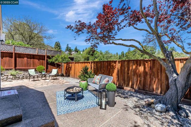1806 Ridgeland Circle, Danville CA: https://media.crmls.org/mediaz/8c6bec46-8d7b-41db-add4-d094ae2f3a95.jpg