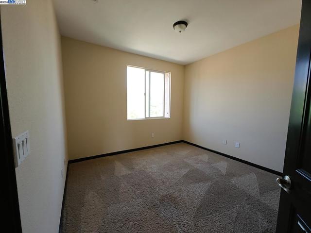 7283 Abbey Dr, Vallejo CA: https://media.crmls.org/mediaz/8c6c156a-f768-411a-b7b2-a5097cd7d029.jpg