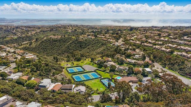 2885 Caminito Merion, La Jolla CA: https://media.crmls.org/mediaz/8c6c24ab-6e63-4770-bbd1-b59d04386dd3.jpg