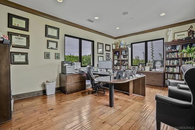 7335 El Fuerte St, Carlsbad CA: https://media.crmls.org/mediaz/8c6c5384-629d-4992-a46b-e2aba04ee0e2.jpg