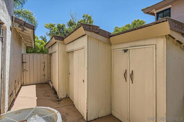 13422 Little Dawn Ln, Poway CA: https://media.crmls.org/mediaz/8c6c93ae-e122-4a85-a268-9c91e52cc8a7.jpg