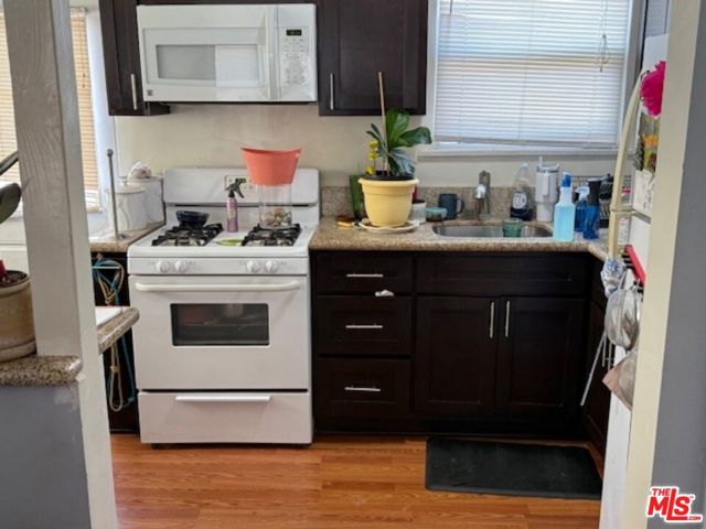 1300 W 218th Street, Torrance CA: https://media.crmls.org/mediaz/8c6cb84b-8110-4278-917e-f281fa417360.jpg
