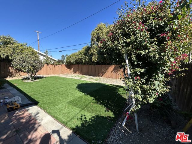 7516 Whitaker Avenue, Van Nuys CA: https://media.crmls.org/mediaz/8c6d1a31-893b-483c-be52-55151dd9d144.jpg