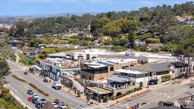 1562 Camino del Mar, Del Mar CA: https://media.crmls.org/mediaz/8c6d2651-48a0-4565-b34e-b26b4eed09c3.jpg