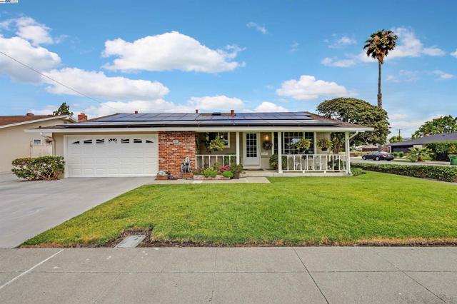 4601 Hampshire Way, Fremont CA: https://media.crmls.org/mediaz/8c6d5b71-f953-491e-b4d8-bb3786d38950.jpg