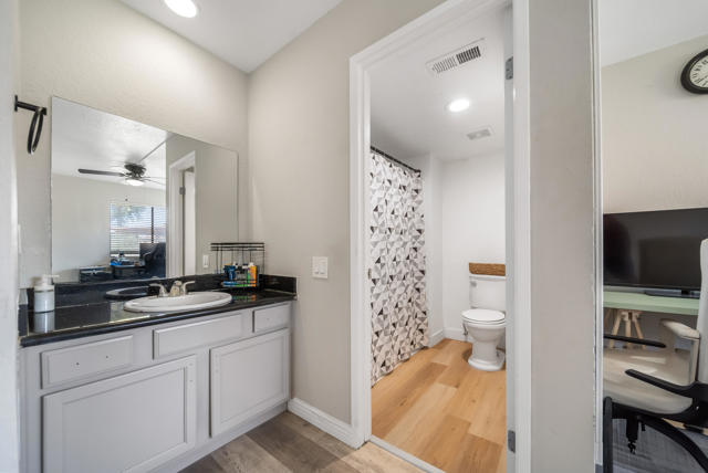 Image 10 of 31 For 78650 Avenue 42  101