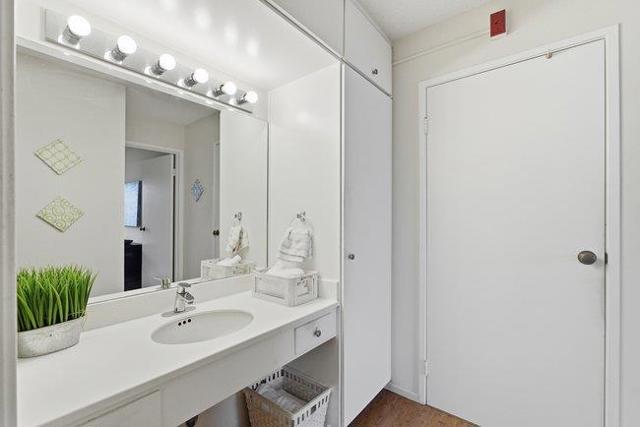 934 Peninsula Avenue, San Mateo CA: https://media.crmls.org/mediaz/8c6db743-f41a-4f9e-8ae8-6d0987fa733e.jpg