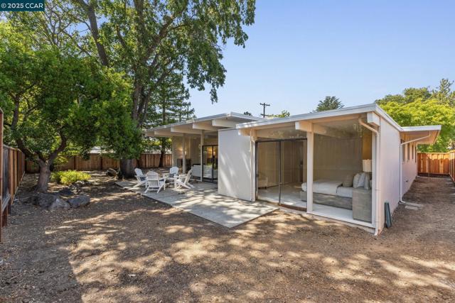 243 Santa Fe Dr, Walnut Creek CA: https://media.crmls.org/mediaz/8c6de99c-c167-4c01-b3c5-dcdc05b4b607.jpg