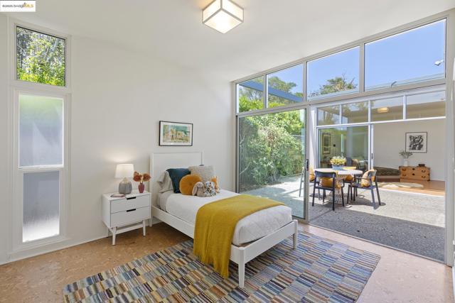 7145 View Ave, El Cerrito CA: https://media.crmls.org/mediaz/8c6f31fd-f9b4-4de1-ab90-4178601be050.jpg